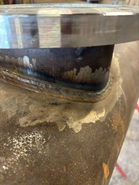 Soudure d'une bride sur un corps cylindrique en acier